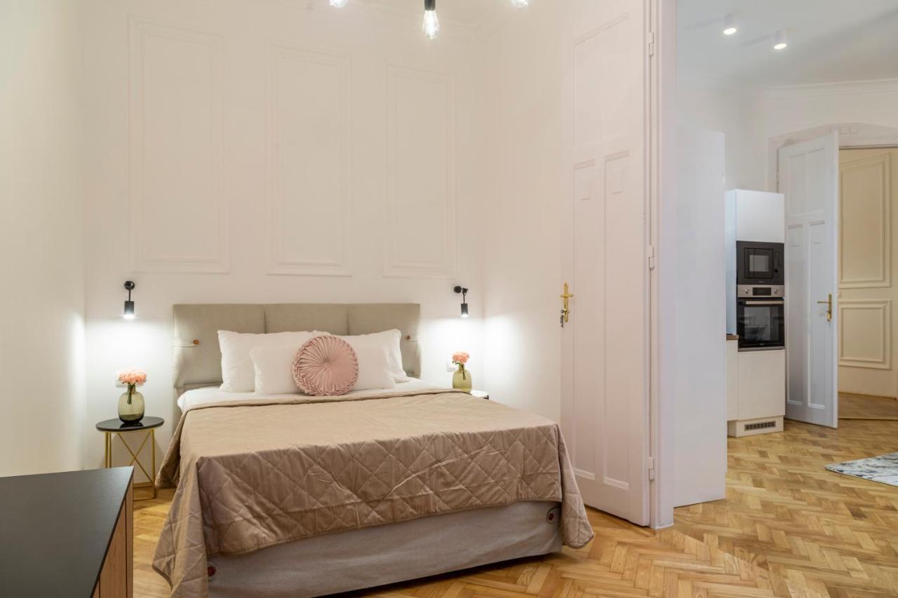 Glamorous Modern Apartment In The Hearth Of Budapest Exterior foto