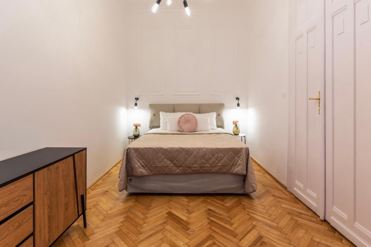 Glamorous Modern Apartment In The Hearth Of Budapest Exterior foto